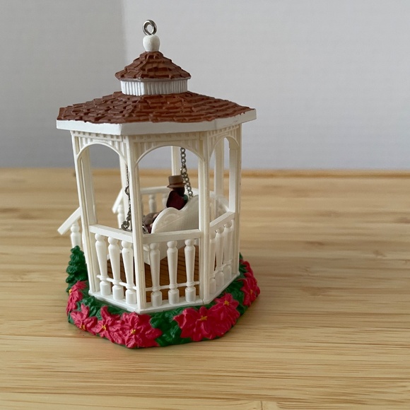 Lot 3 Hallmark Ornaments 1988 Club Sleigh 1990 Wishing Well 1996 Gazebo NO boxes - Picture 6 of 10